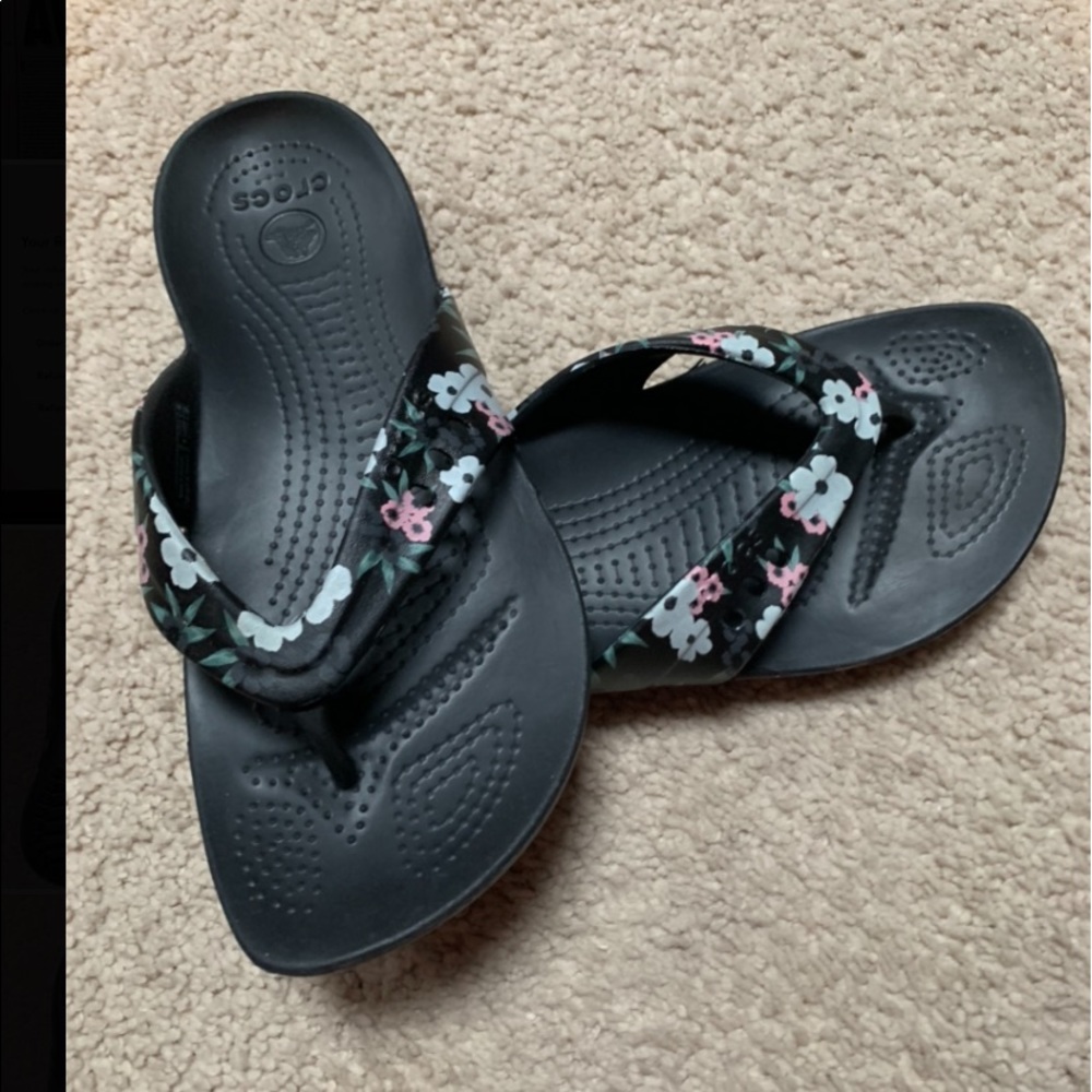 Crocs size 6 W.  Never worn